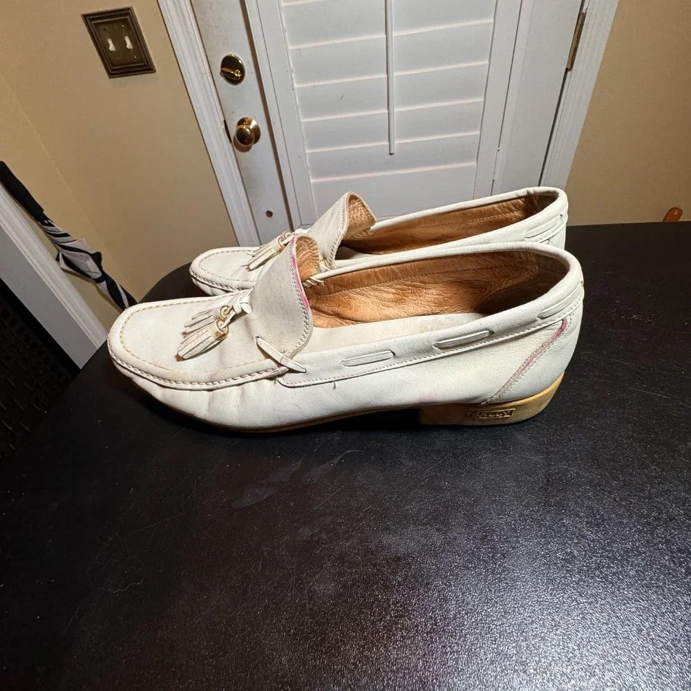 Bally size 9.5 cream mens leather shoes with tassels